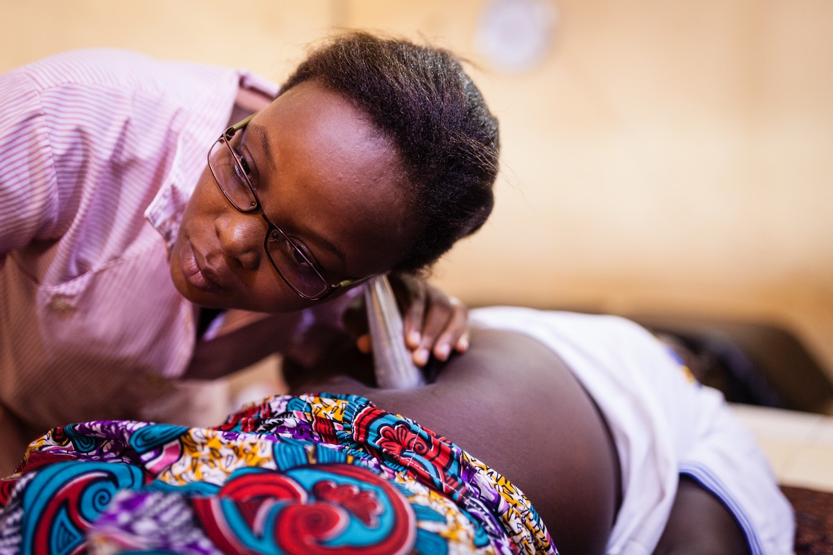 Santé maternelle et infantile au Togo © R. Binard / Handicap International