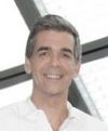 Portrait de Xavier de Moulins, journaliste-présentateur de la chaîne M6, qui soutient Handicap International en participant à la course de 10 km de l'événement Sport Ensemble, le 14 mai à Paris © Lou Breton / M6