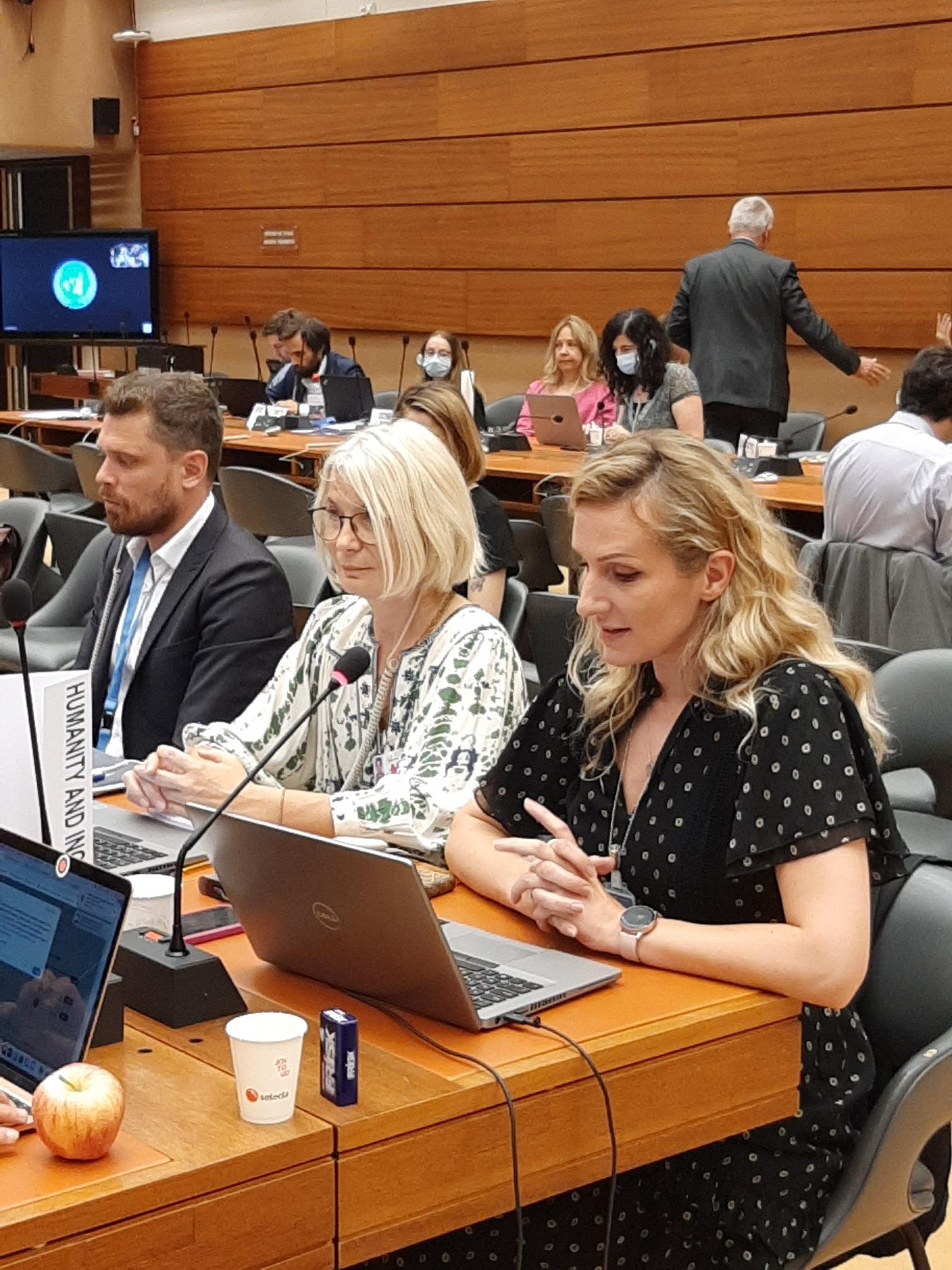 Une délégation de Handicap International à la Conférence du 17 juin 2022 visant à finaliser le texte de l'accord international sur l'utilisation des armes explosives en zones peuplées.