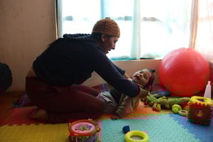 Rosalía et Jair au centre de réadaptation. © M. Campos / HI