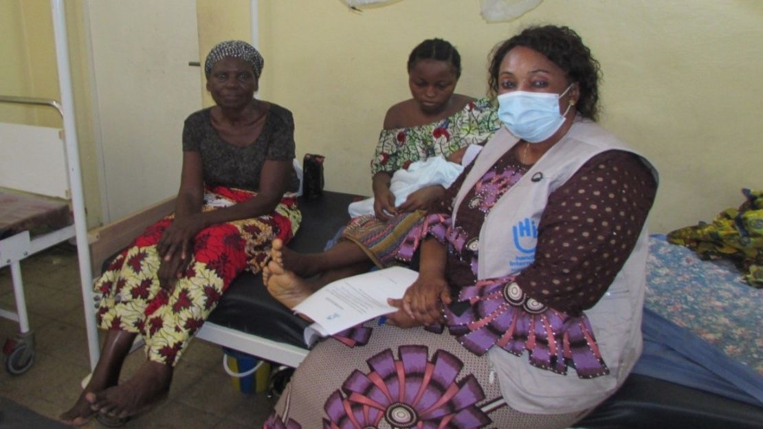 Bernadette, bénévole pour Handicap International en RDC (à droite)