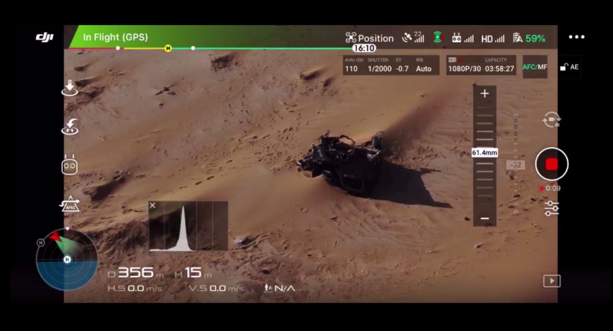 Image aérienne du drone affichée sur une tablette - Handicap International déminage au Tchad