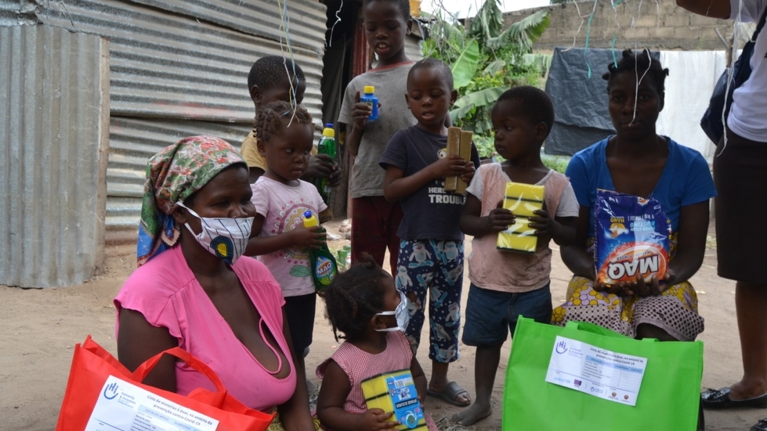 Distribution de kits d’hygiène au Mozambique par Handicap International