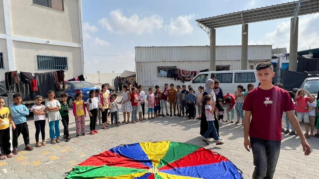 Activités récréatives organisées par Handicap International pour les enfants dans un camp de déplacés à Gaza.