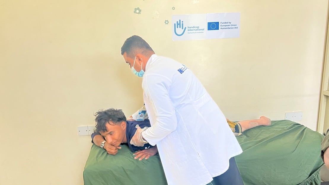 Ayman, 15 ans, se remet d'un terrible accident causé par une mine