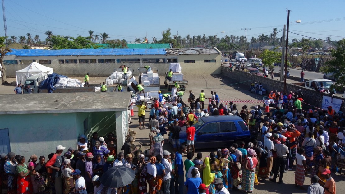 Distribution de kits d’abris temporaires et de kits de première nécessité aux habitants de Mananga, à Beira, au Mozambique