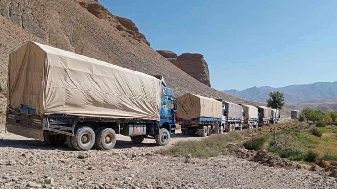 Convois transportant du ciment et des produits alimentaires dans la province de Ghor en Afghanistan.