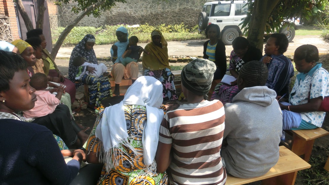 Groupes de partage organisés au Rwanda par HI afin d'apporter un soutien psychologique aux personnes victimes de violence, notamment celle liée au génocide de 1994.