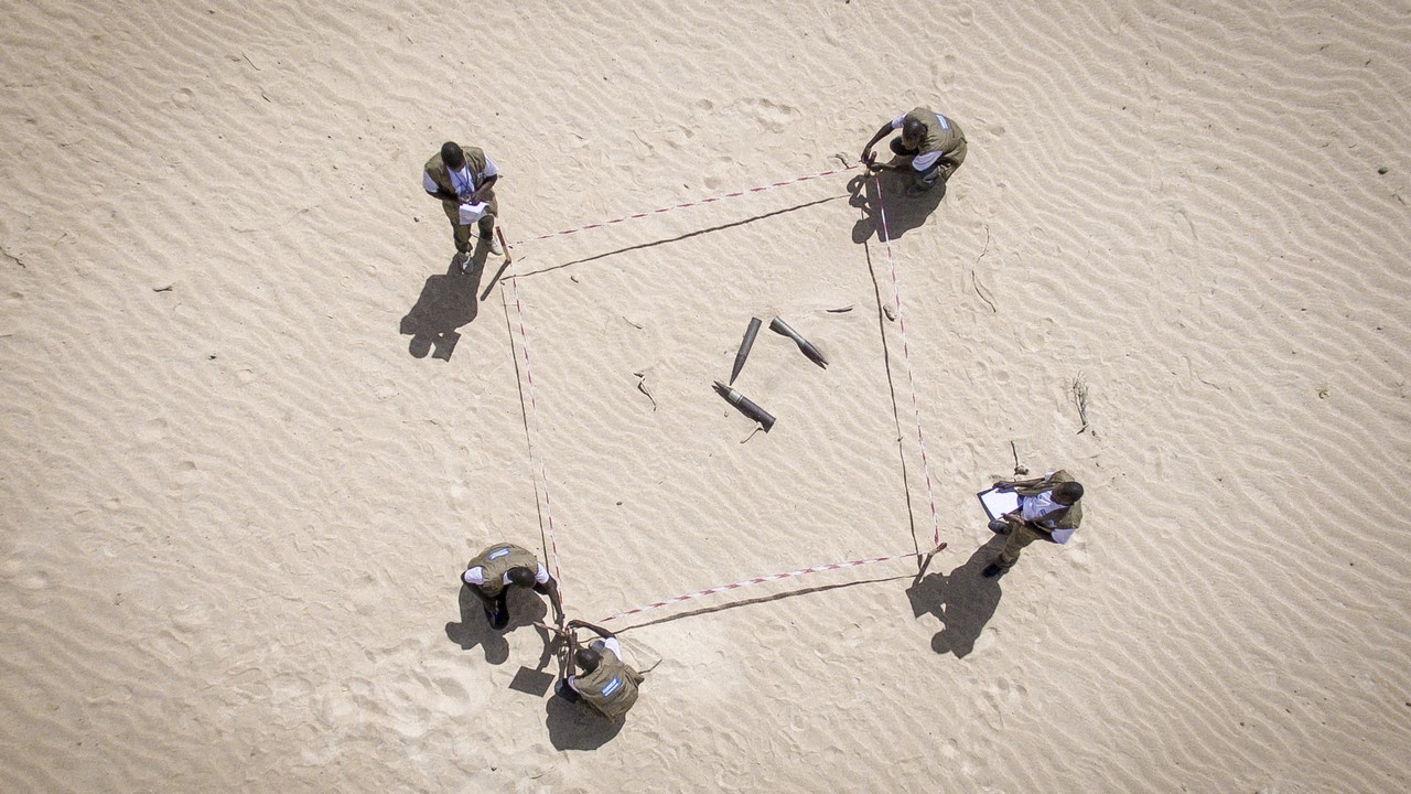 Vue aérienne de démineurs au Tchad