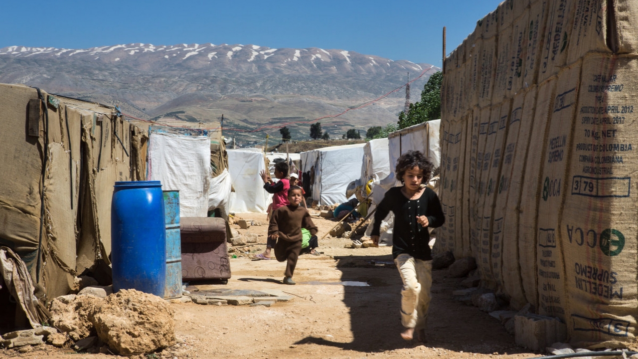 Des enfants dans un camp de réfugiés