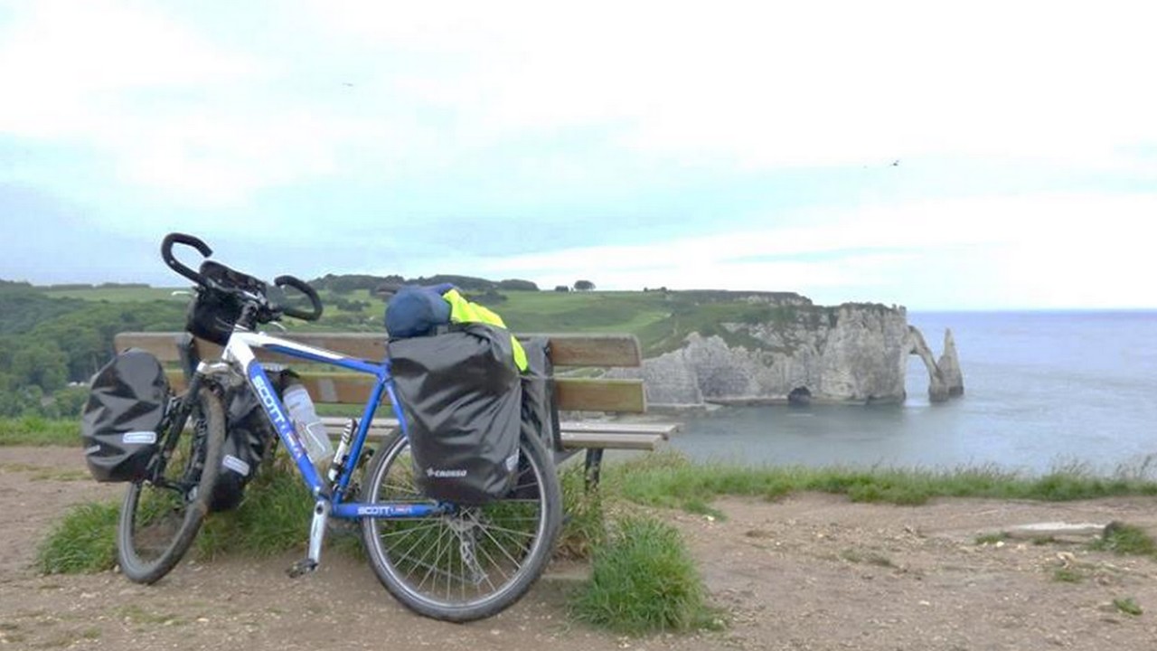 Henry Philippot a achevé son périple de plus de 3 000 km en vélo, mais il a encore besoin du public pour atteindre son objectif de collecte au profit de Handicap International.