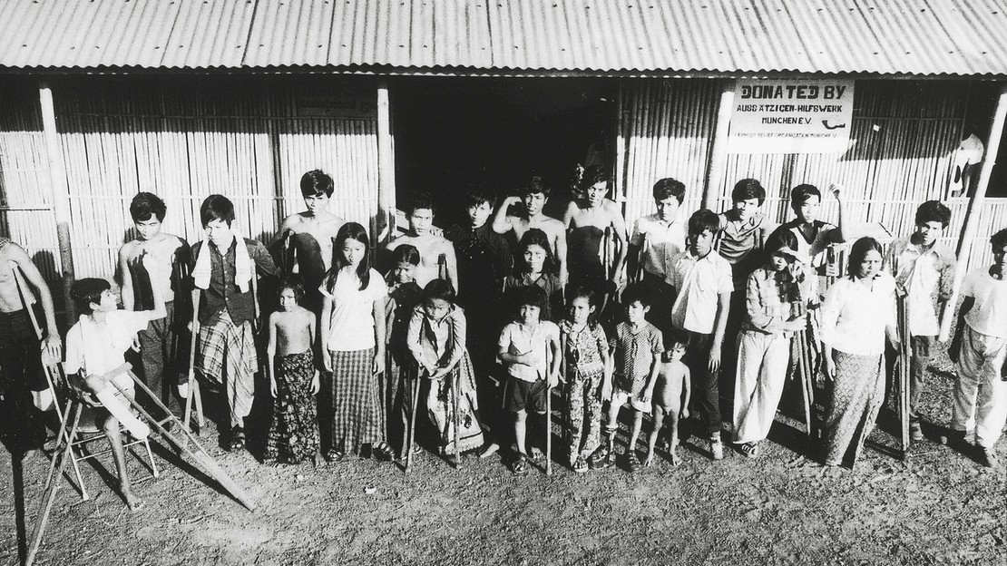 Premier centre d’appareillage de Handicap International dans le camp de réfugiés de Khao I Dang, en Thaïlande près de la frontière cambodgienne