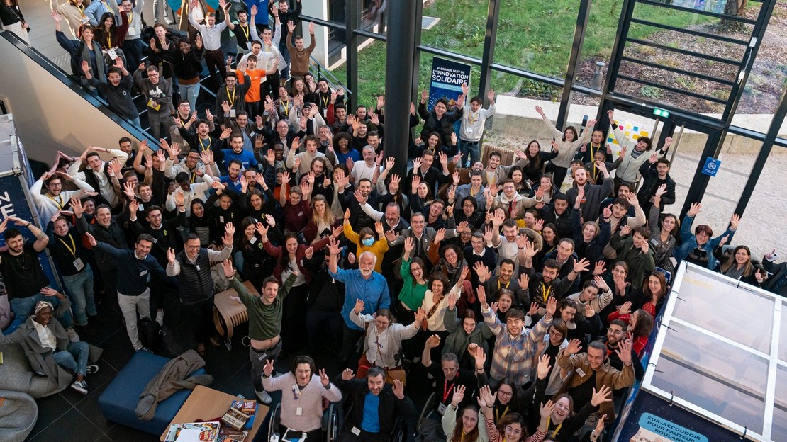 Participants à la 4e Nuit de l'inclusion solidaire les 2 et 3 février 2023 à côté de Lyon