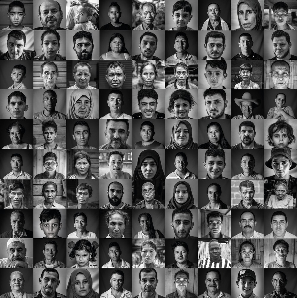 90 portraits géants de victimes d'armes explosives installés aux Pyramides de chaussures de Handicap International à Lyon et Paris les 28 et 28 septembre 2018