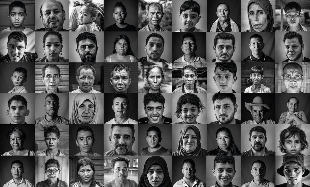 90 portraits géants de victimes d'armes explosives installés aux Pyramides de chaussures de Handicap International à Lyon et Paris les 28 et 28 septembre 2018