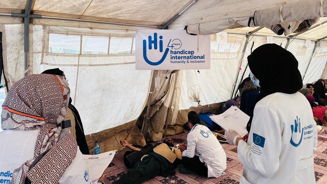 Les équipes de HI dans un camp de personnes déplacées, Herat City Hospital.