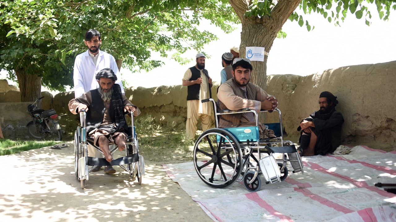 Comme ici en Afghanistan, Handicap International accompagne les victimes de mines et engins explosifs dans leur reconstruction physique et mentale.