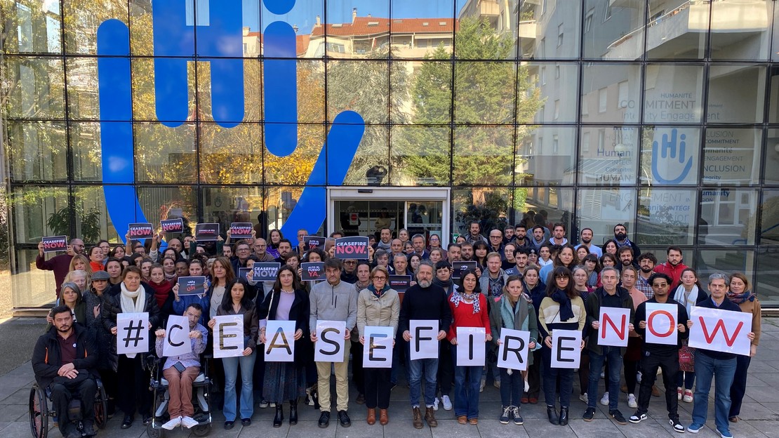 Mobilisation devant le siège de HI pour le cessez-le-feu au Proche-Orient.