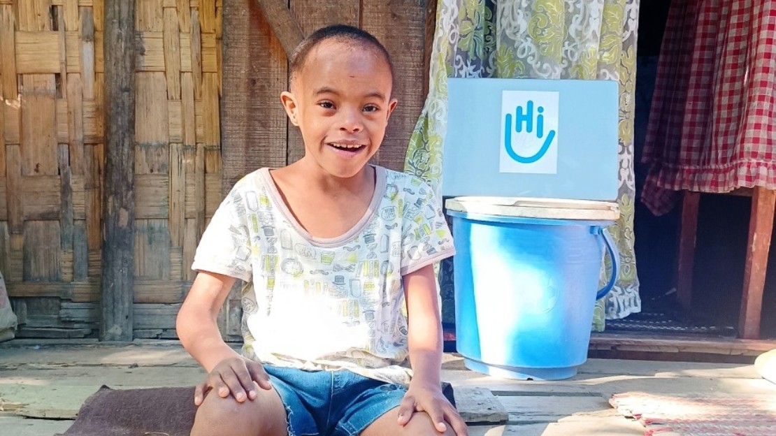 Donga vit dans la banlieue d’Analanjirofo à Madagascar.