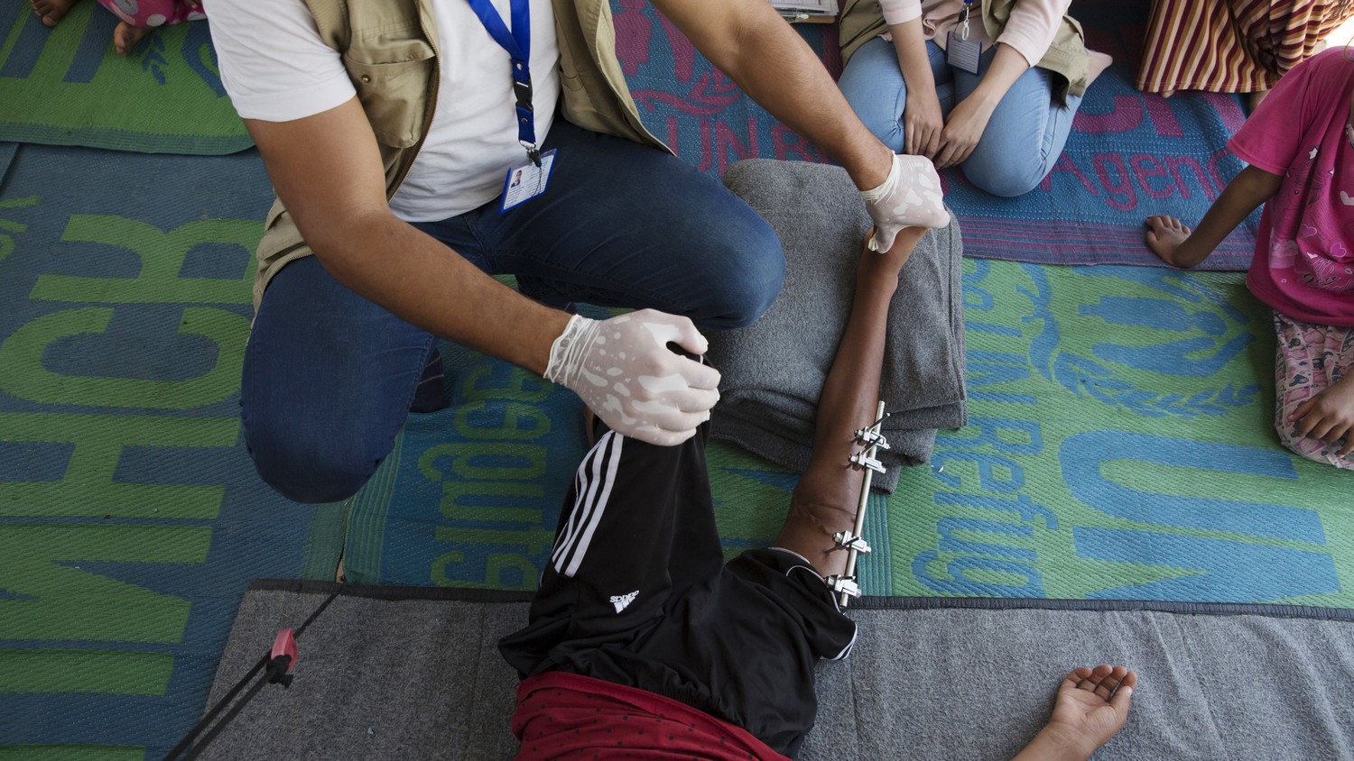 Originaire de Mossoul Ouest, Abdallah souffre dune fracture de la jambe suite à l'explosion d'un missile.