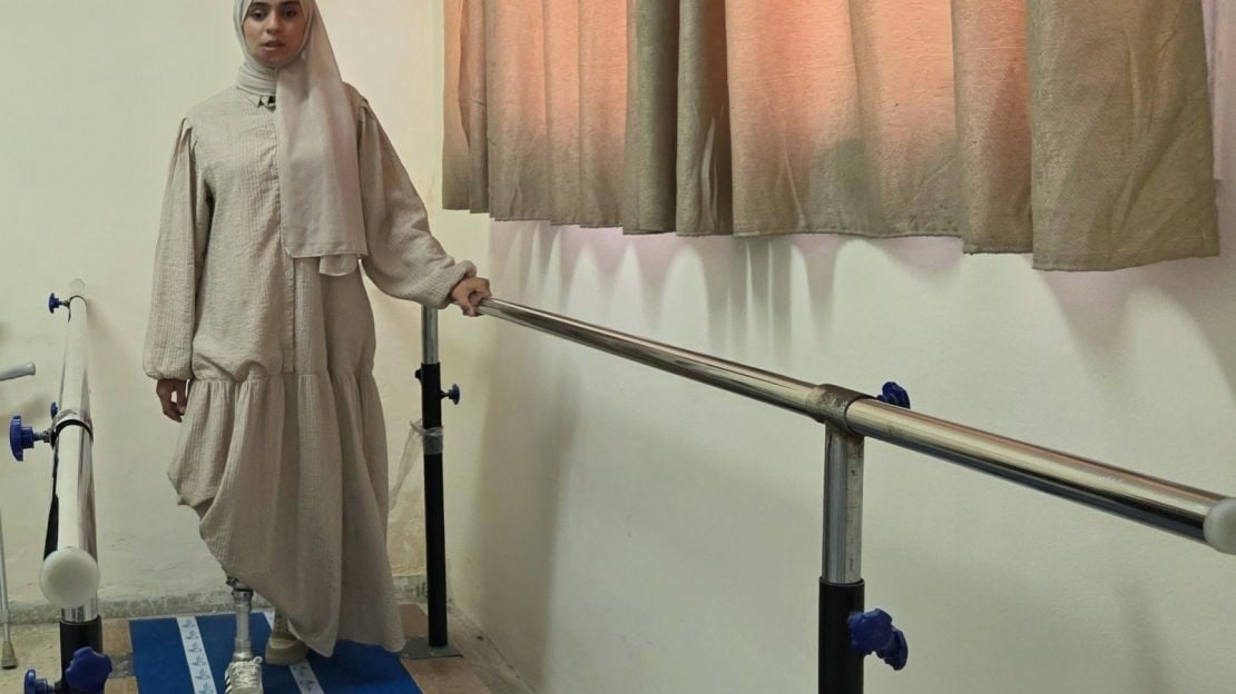 Gaza : anéantie par son amputation, Nesma a trouvé la force de réapprendre à marcher