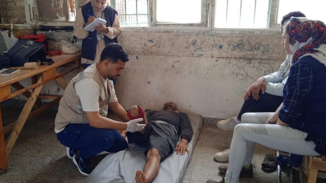 Une séance de réadaptation dans un camp de déplacés