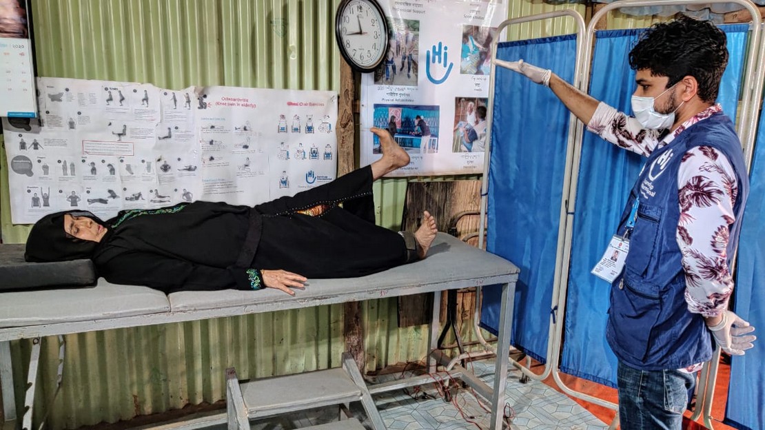 Session de réadaptation menée par Handicap International au Bangladesh durant l'épidémie de Covid-19