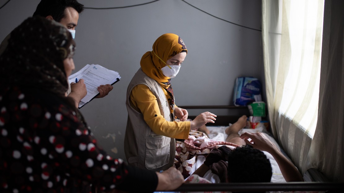 Ramadan a une lésion de la moelle épinière. Il souffre de multiples fractures au niveau du genou, du poignet et de l'épaule et a des lésions nerveuses dans le même bras, ce qui le rend partiellement paralysé.