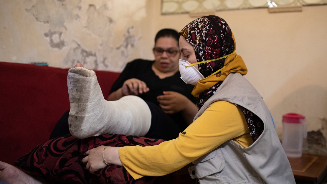 Nada Baghdadi, 27 ans, a une fracture à la jambe suite à l’explosion qui a eu lieu à Beyrouth le 4 août.  Elle bénéficie de séances de réadaptation avec Handicap International et a reçu des béquilles