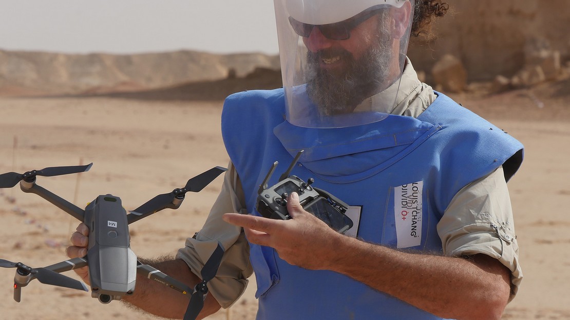 Handicap International teste des drones détecteurs de mines dans le nord du Tchad