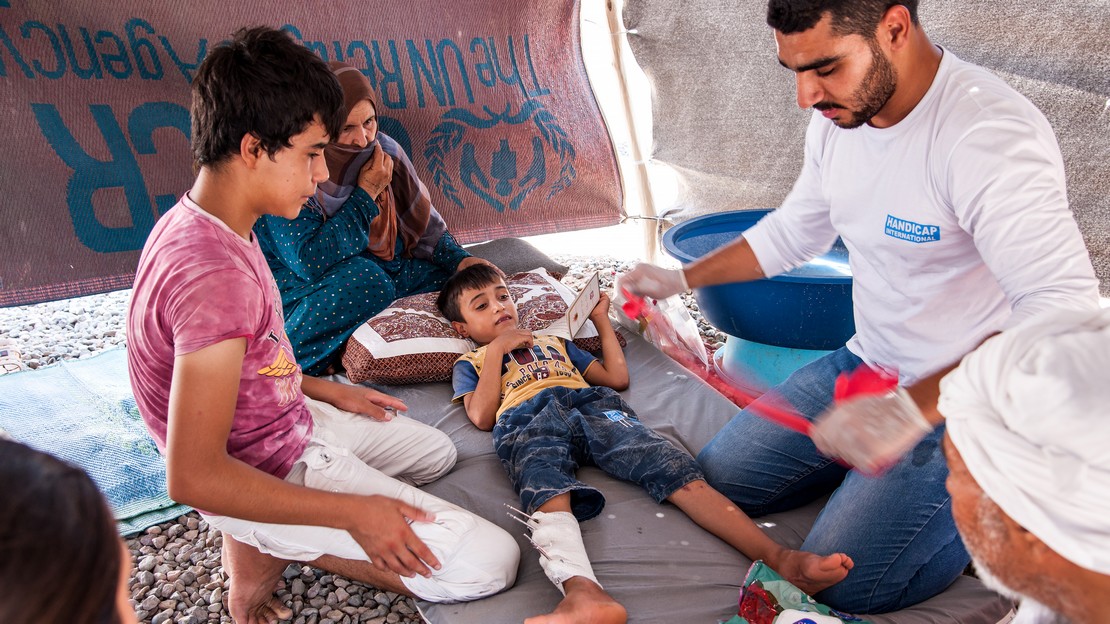 Jeune garçon victime de bombardements en Irak avec Handicap International