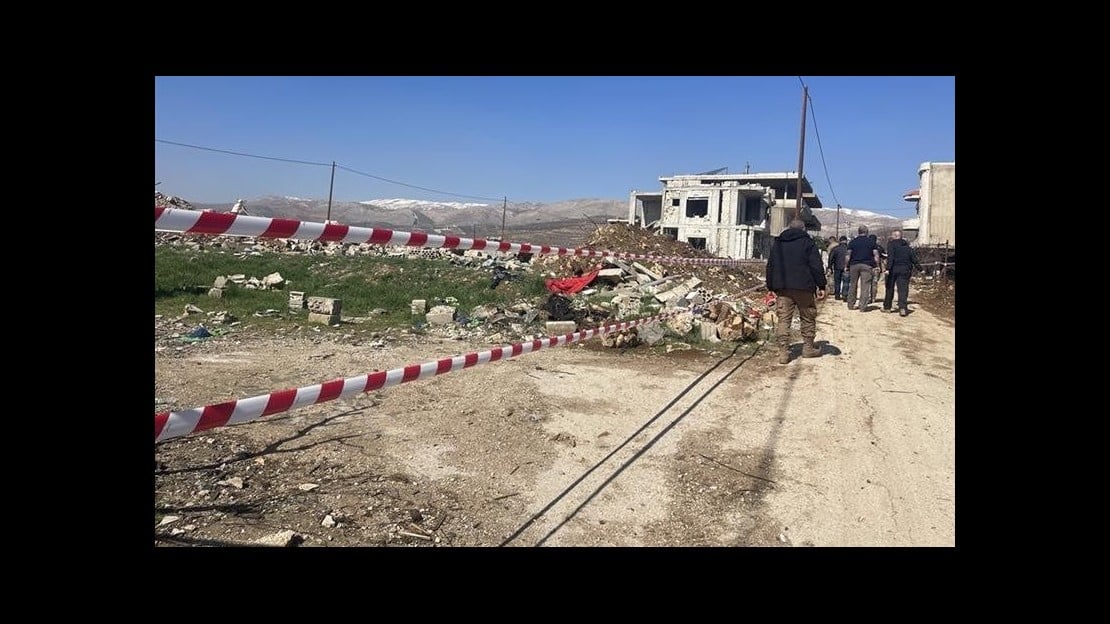 Marquage d'un terrain dangereux en raison de la présence d'une bombe non explosée.