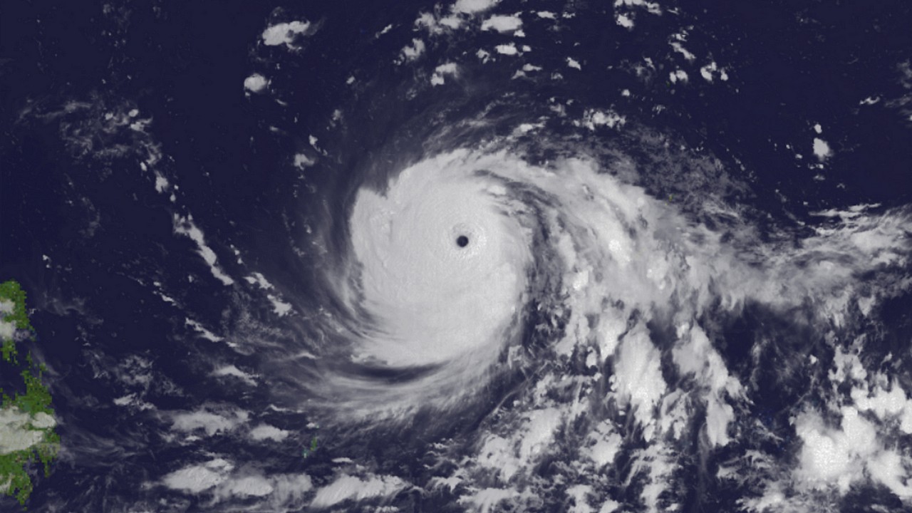 Photo satellite du typhon Mangkhut qui menace les Phillipines