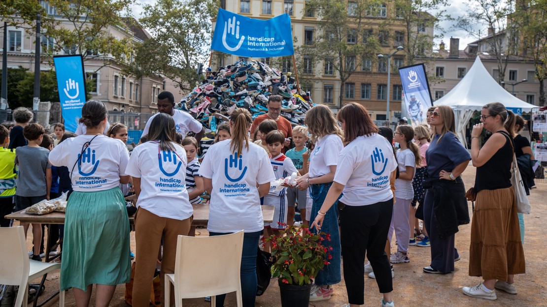 Pyramide de chaussures de Lyon en septembre 2023