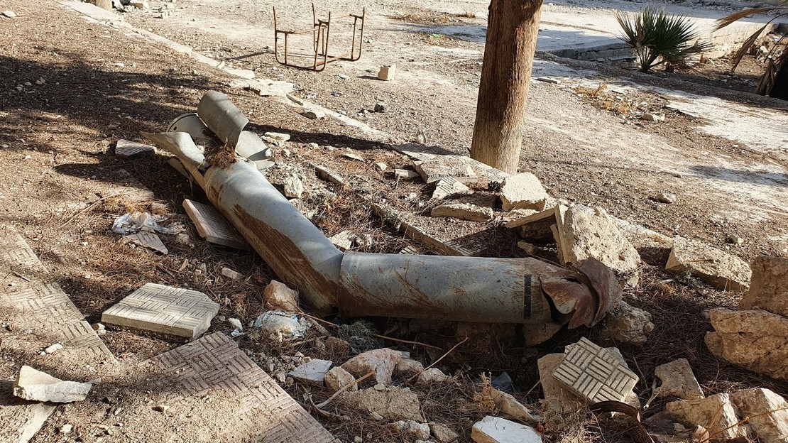 Munitions dans une cour d'école suite à un affrontement dans une zone de conflit en Syrie. Avec l'aimable autorisation d'un acteur de l'action humanitaire internationale contre les mines opérant en Syrie.
