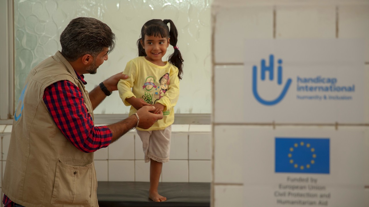 Hala, 4 ans, victime d'une frappe aérienne au Yémen alors qu'elle jouait devant sa maison.