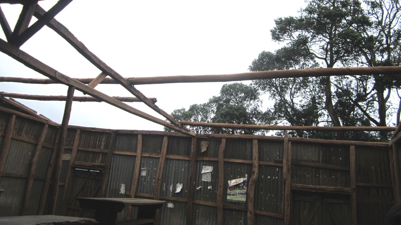 Une école malgache endommagée par le cyclone Enawo
