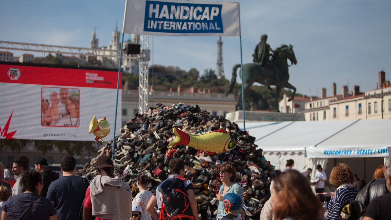 Pyramide de chaussures de Lyon samedi 23 septembre 2017