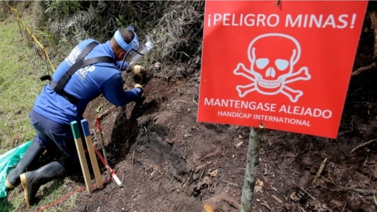 Formation de démineurs par Handicap International en Colombie en vue d’opérations de déminage dans trois départements