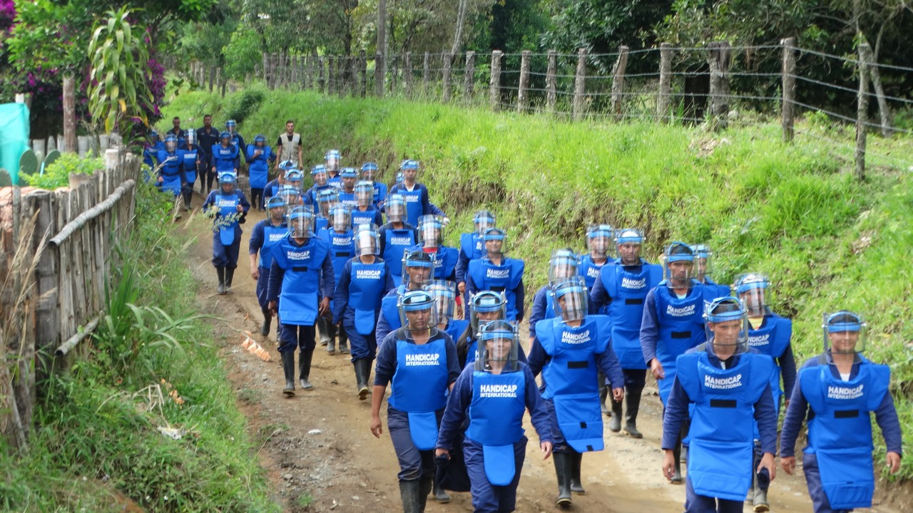 Démineurs de Handicap International en Colombie