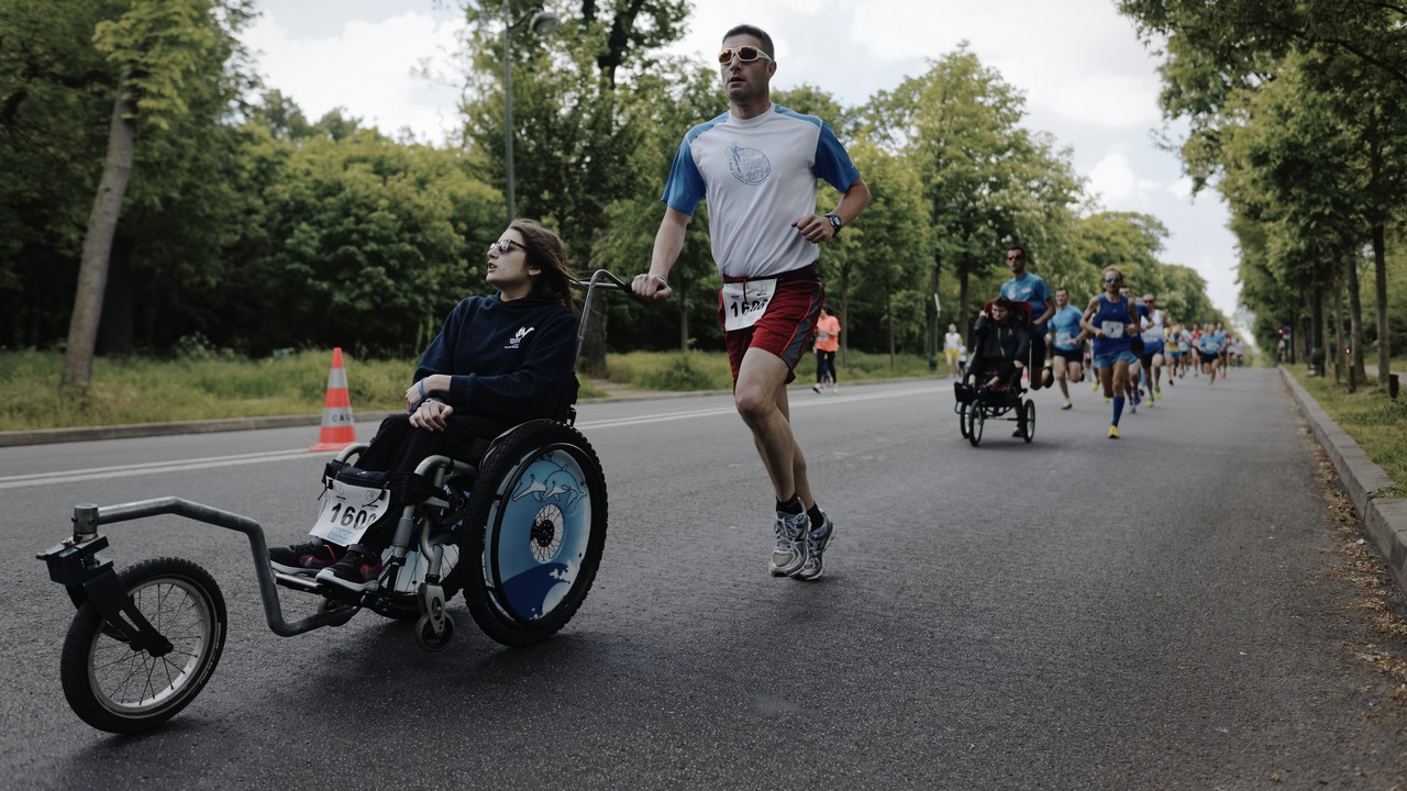 Coureurs valides et handicapés le 15 mai 2016 au bois de Boulogne à Paris, pour l'événement 