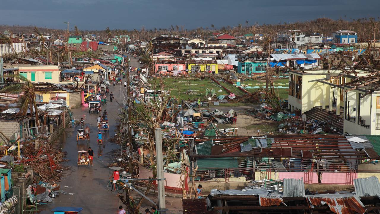 Ville de Guiuan aux Philippines après le passage du typhon Haiyan en 2013 - photo d'archive Handicap International