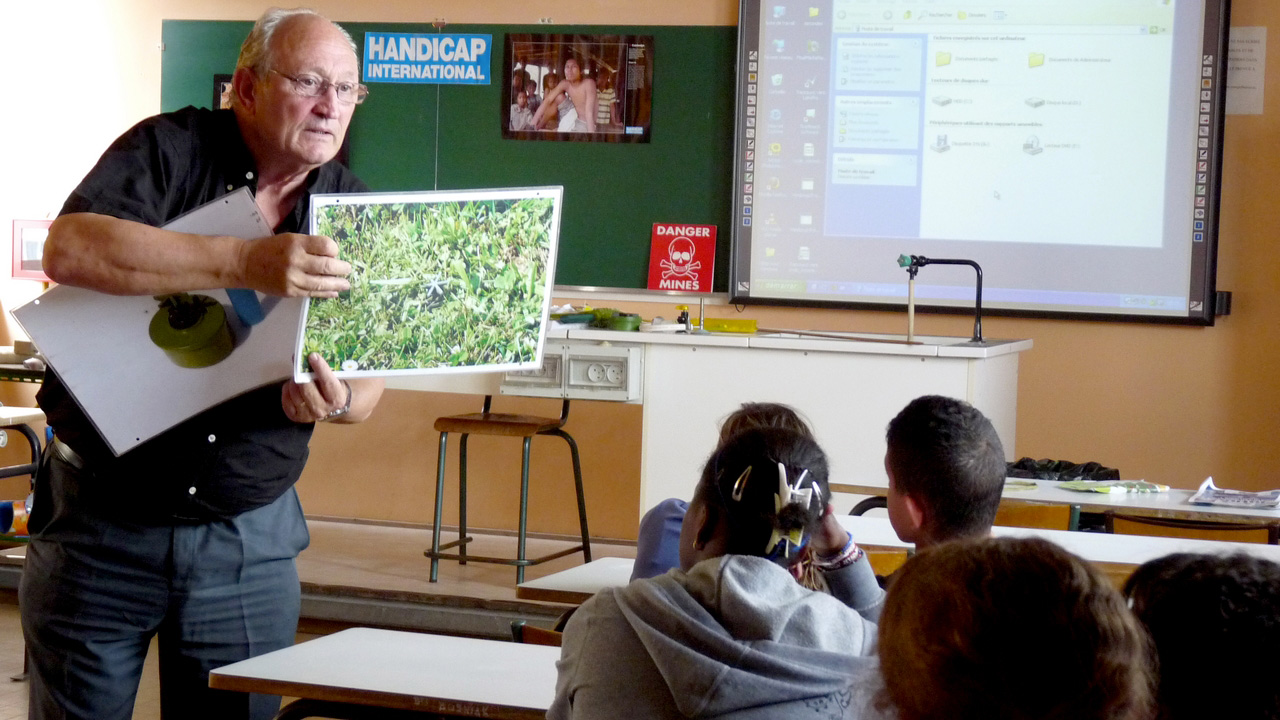 Handicap International - Journée internationale des bénévoles: intervention dans un collège
