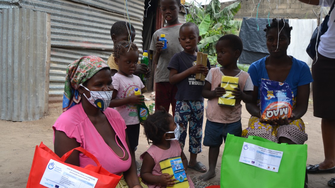 Distribution de  kits d'hygiène et informations aux populations dans les quartiers de Maputo et Matola au Mozambique