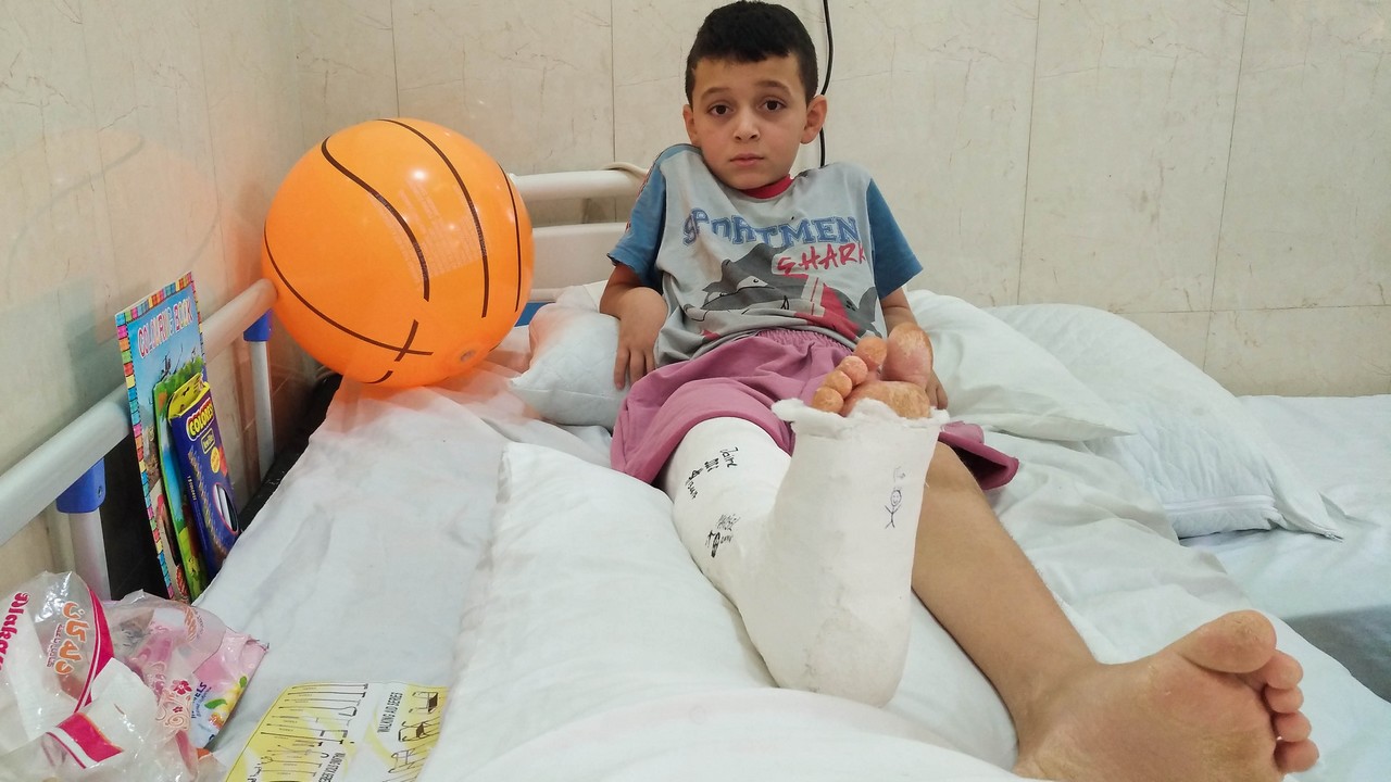 Hossam dans sa chambre d’hôpital à Hamdanyah