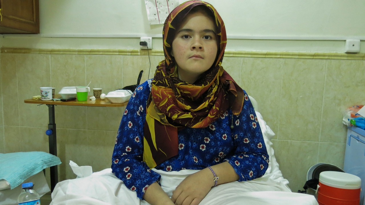 Raneen dans sa chambre d’hôpital à Hamdanyah en Irak