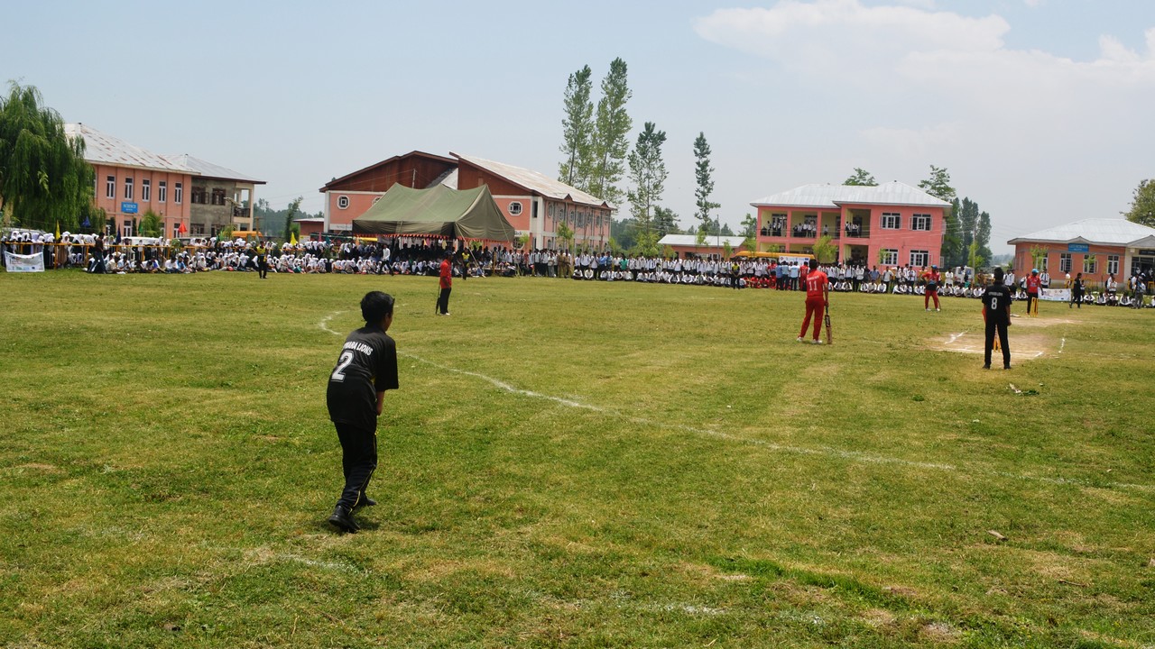 Handicap International a organisé le premier match de cricket inclusif au Jammu-et-Cachemire en Inde. Pour la première fois, des joueurs valides et handicapés ont joué ensemble.