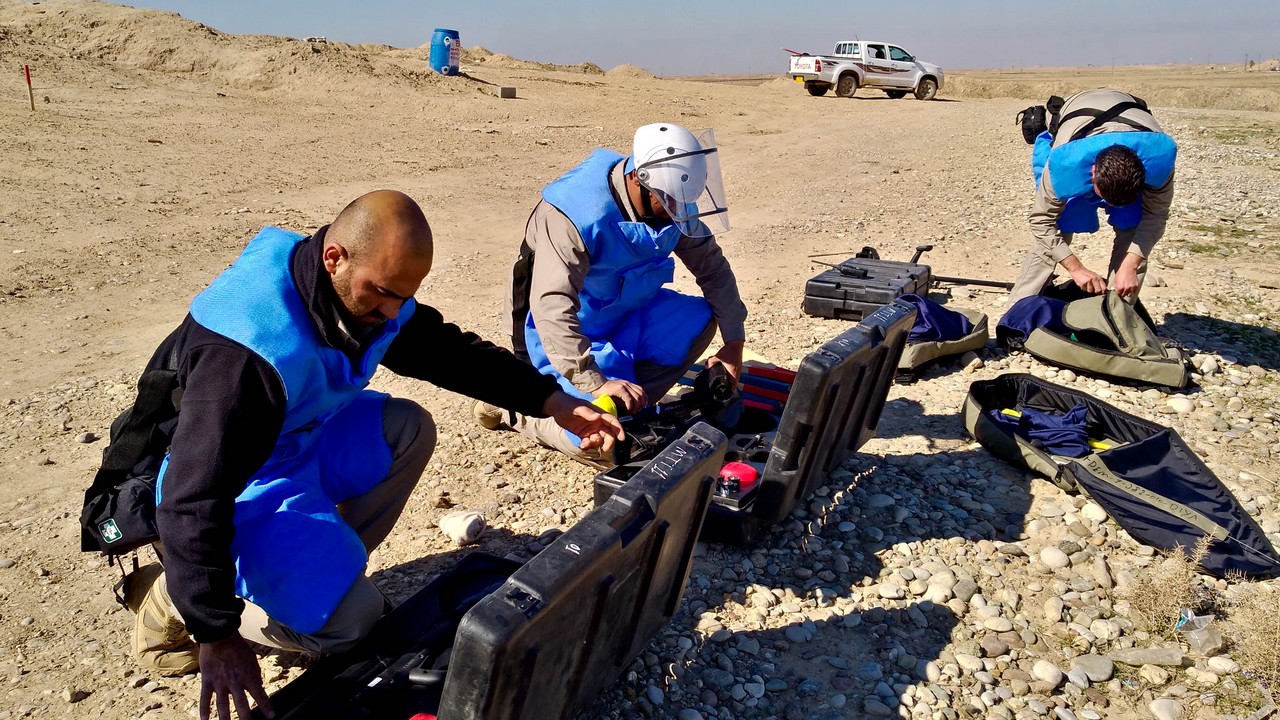 Handicap International lance des opérations de déminage en Irak, aujourd’hui l’un des pays les plus contaminés par les restes explosifs de guerre