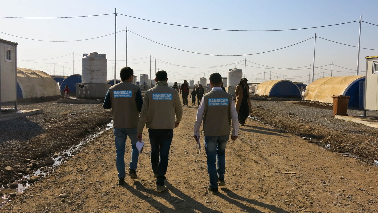 Une équipe mobile de Handicap International dans le camp de déplacés de Khazer, en Irak