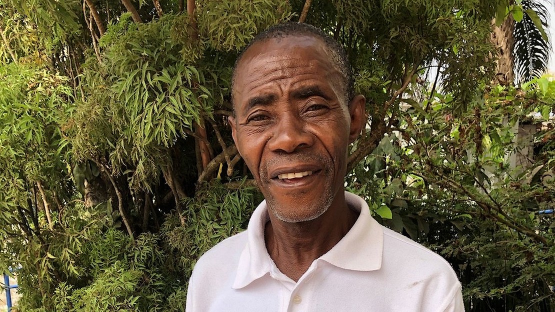 John Brima, agent d'entretien à Handicap International depuis 1996 en Sierra Leone